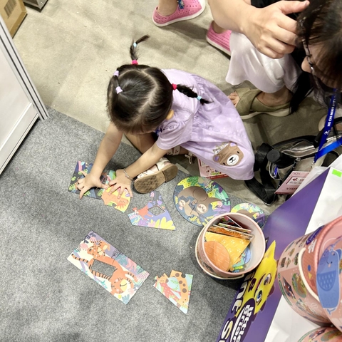 Hộp đồ chơi xếp hình đầu đời – Chủ đề Hình học/ tình mẫu tử