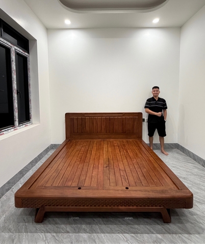 Giường chân thuyền nan gỗ