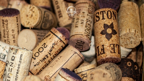 Bật mí mẹo mở rượu vang khi không có sẵn đồ chuyên dụng