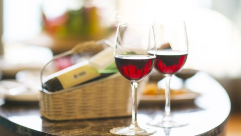 Tìm hiểu về đặc điểm của rượu vang đỏ từ màu nhạt đến đậm nhất