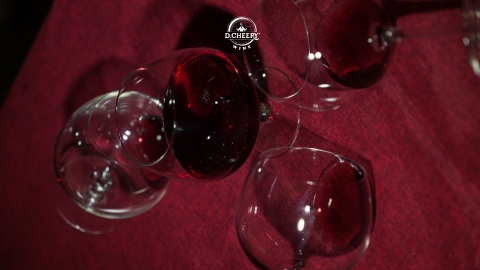 Hương vị cay nồng nàn của rượu vang đỏ đến từ đâu?