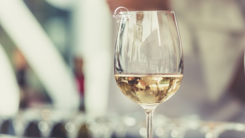 Rượu vang không cồn là gì? Lợi ích của rượu vang không cồn