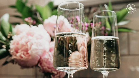 Sự khác nhau giữa rượu Champagne và Sparkling là gì?