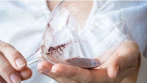 Nguyên nhân nào tạo nên cặn trong rượu vang?