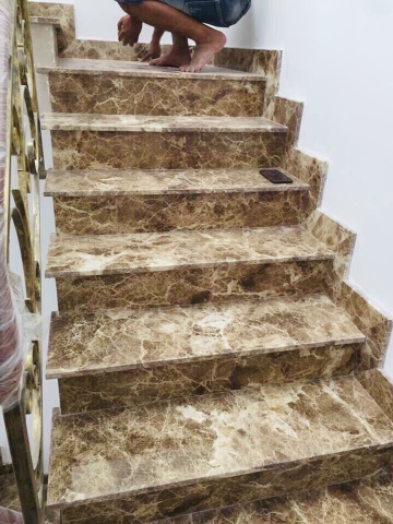 Đá cầu thang granite màu nâu nhạt – nhập khẩu Tây Ban Nha