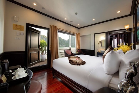 Tour du thuyền Athena Royal – 2 ngày 1 đêm