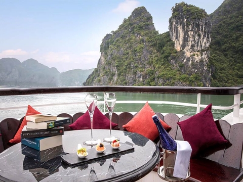 Tour Du Thuyền Ambassador Hạ Long – 2 Ngày 1 Đêm
