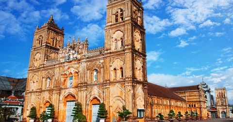 Nhà Thờ Bùi Chu – Nét Đẹp Cổ Kính Giữa Lòng Thành Phố