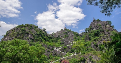 Tứ Đại Danh Sơn Ninh Bình: Bốn "Nàng Thơ" Giữa Lòng Thành Phố Di Sản