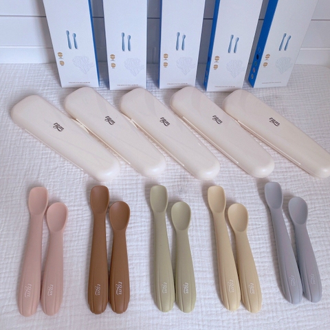 SET 2 THÌA SILICON KHỞI ĐẦU KÈM HỘP ĐỰNG