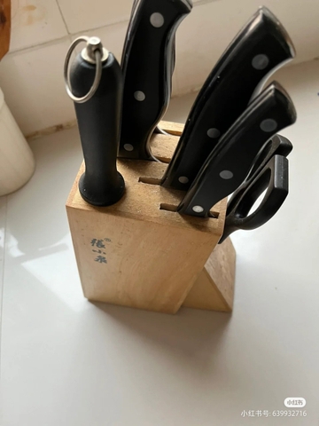 Một trải nghiệm đáng nhớ của một bà nội trợ về chiếc HỘP GỖ CẮM DAO.