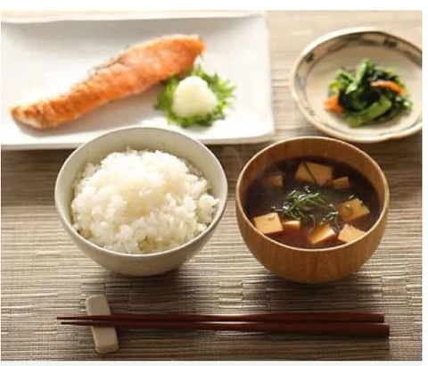 Tại sao ở Nhật không có cửa hàng ăn sáng?