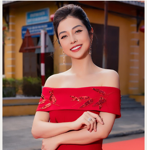 CÁCH JENNIFER PHẠM GIỮ GÌN LÀN DA