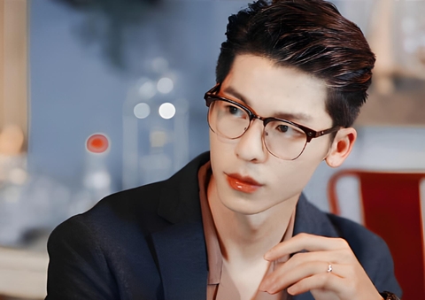 KÍNH NAM HOT TREND NĂM 2023