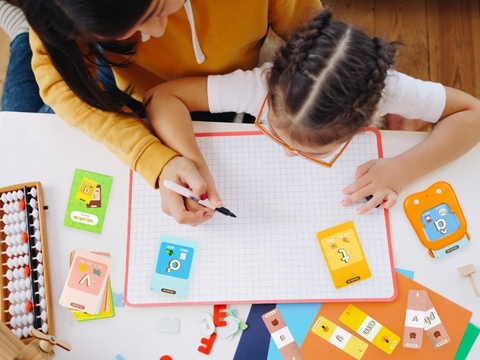 Dạy bé học đánh vần hiệu quả theo lộ trình chuẩn