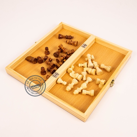 Đồ chơi bàn cờ vua bằng gỗ an toàn cho bé