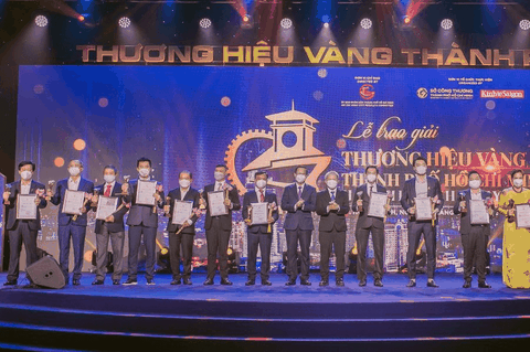 DUY TÂN HÂN HẠNH NHẬN GIẢI THƯỞNG 