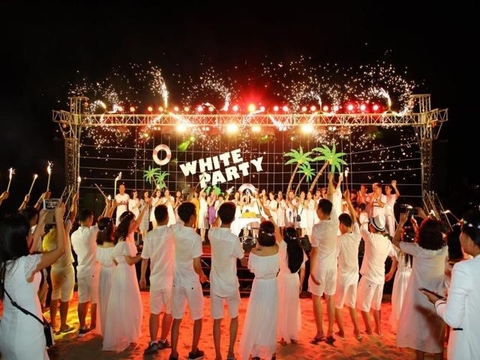 TIỆC TẤT NIÊN & TÂN NIÊN SANG TRỌNG TẠI CÔNG TY – ĐẲNG CẤP, CHUYÊN NGHIỆP VÀ ẤN TƯỢNG