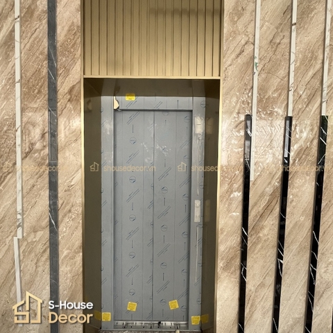 Trang trí inox thang máy- ốp inox khung bao bản rộng tại Hoa Phượng 7