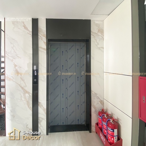 TRANG TRÍ INOX THANG MÁY - GIẢI PHÁP ỐP KHUNG BAO BẢN RỘNG SANG TRỌNG, BỀN ĐẸP