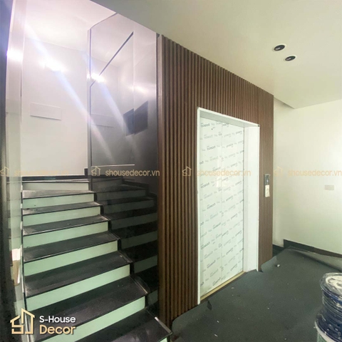 Ốp inox khung thang máy màu đen xước - Nâng tầm thẩm mỹ cho không gian