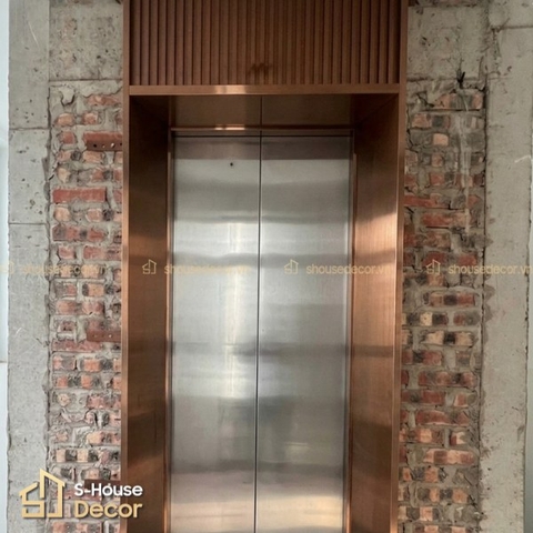 Trang Trí Inox Thang Máy - Ốp Inox Khung Bao Bản Rộng Tại Hoàng Huy Nâng Tầm Không Gian Sống