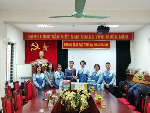 Nichias Vietnam visits and gives Gifts at Social Protection Center III - Hanoi