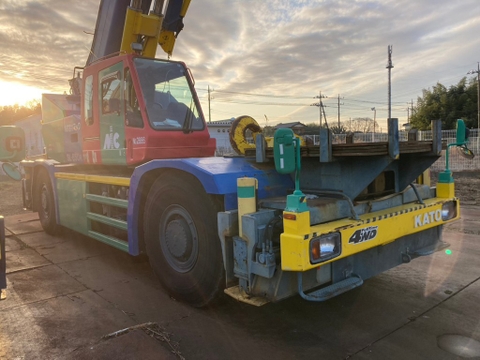 Xe cẩu bánh lốp 65 tấn Kato KR65H (2006) nhập khẩu từ Nhật Bản