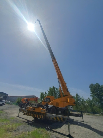 Xe cẩu bánh lốp 45 tấn Kobelco RK450-3 (1992) nhập khẩu từ Hàn Quốc