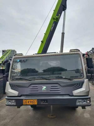 Xe cẩu bánh lốp 70 tấn Zoomlion ZTC700H653