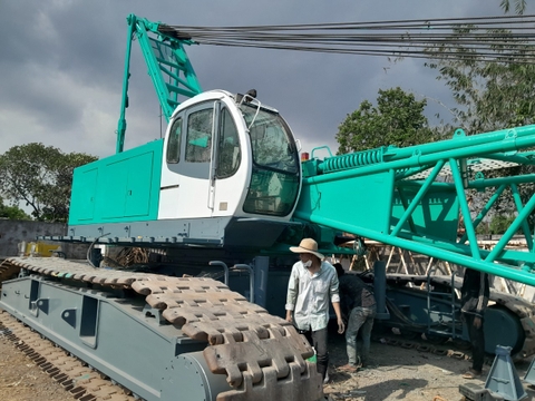 Xe cẩu bánh xích 100 tấn Kobelco 7100 - 138