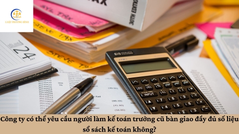 Công ty có thể yêu cầu người làm kế toán trưởng cũ bàn giao đầy đủ số liệu sổ sách kế toán không?