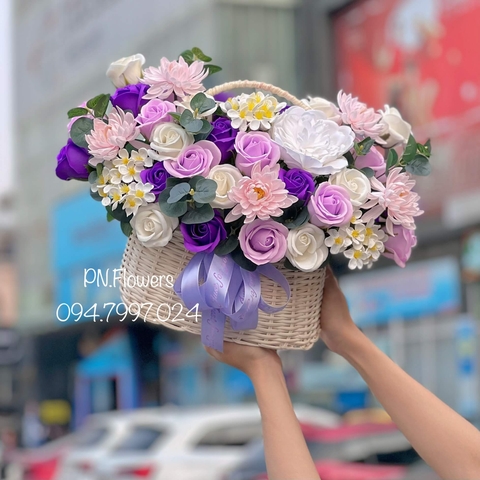 Giỏ 45 Bông Hoa Sáp Tone Tím Nhạt