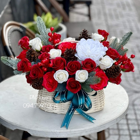 Giỏ 45 Bông Hoa Sáp Tone Noel