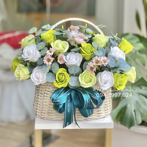 Giỏ Hoa Sáp 35 Bông Tone Xanh Lá