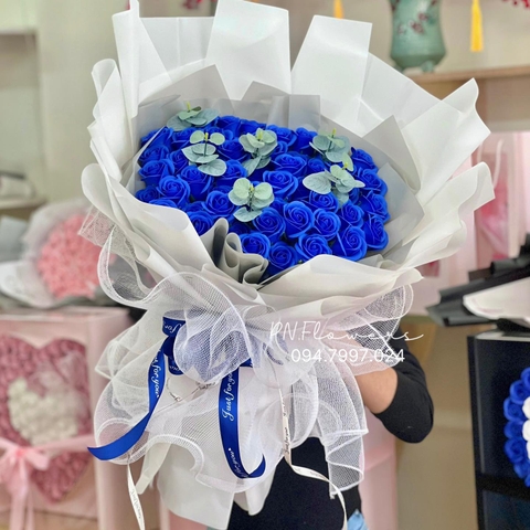 bó 50 bông xanh dương mix lá