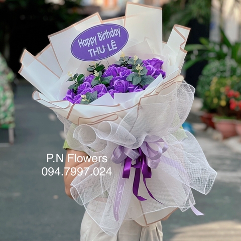 Hoa sáp 50 bông tím mix lá