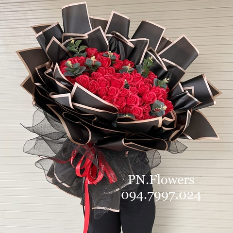 Hoa sáp 99 bông đỏ mix lá