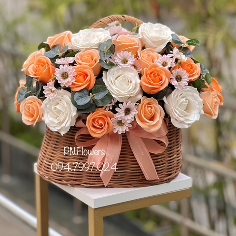 Hoa sáp giỏ 45 bông cam mix cúc mi