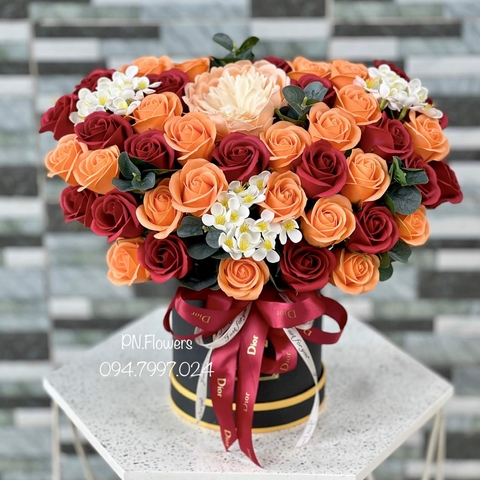 Hoa Sáp Chậu 50 Bông Tone Đỏ Đô