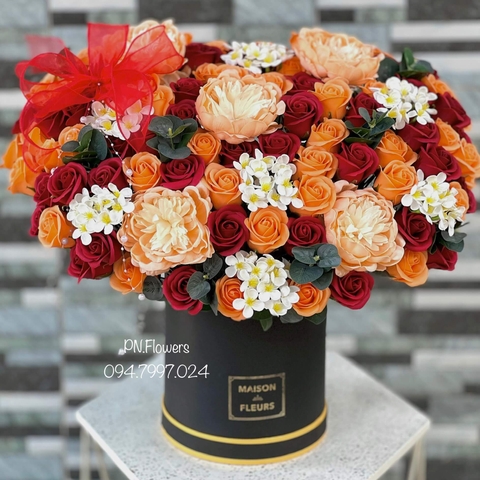 Hoa Sáp Chậu 100 Bông Tone Đỏ Đô