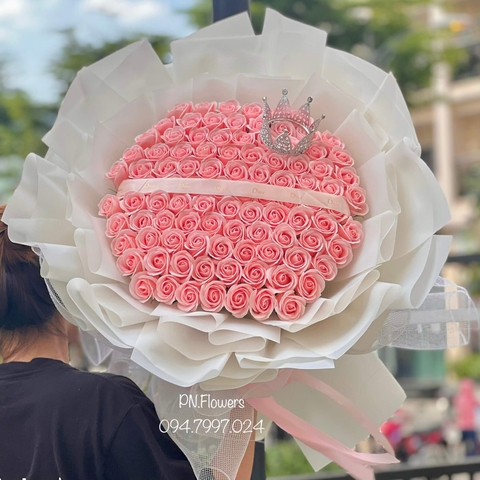 Hoa sáp 99 bông hồng cam tròn + vương miện