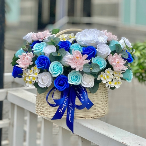 Giỏ 45 Bông Hoa Sáp Tone Xanh