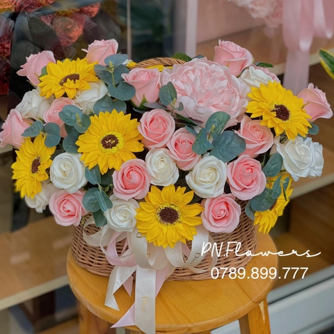 Giỏ Hoa Sáp Tone Hồng Cam Mix Mẫu Đơn 50 Bông