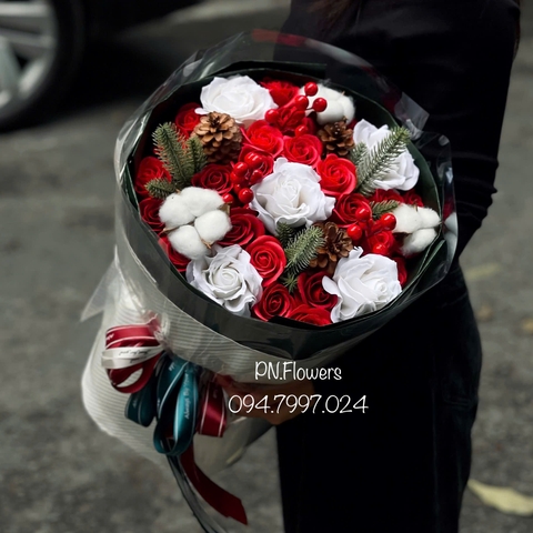 Bó hoa sáp tone noel 33 bông mix tone đỏ