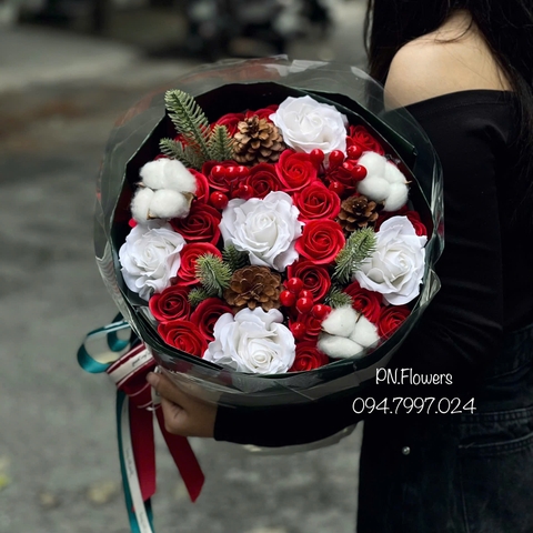 Bó hoa sáp tone noel 33 bông mix tone đỏ