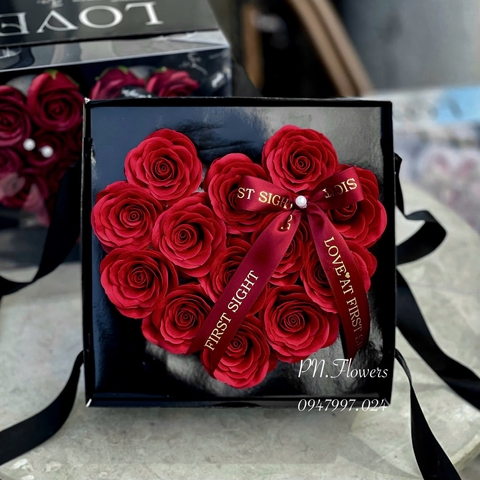 Hộp Tim Hoa Sáp Ecuador Đỏ Đô