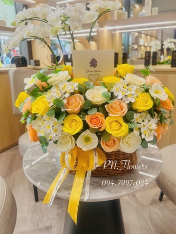 Giỏ Hoa Sáp Thơm 33 Bông Tone Vàng Kem