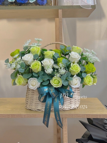 Giỏ Hoa Sáp Thơm 35 Bông Mix Tone Xanh Lá