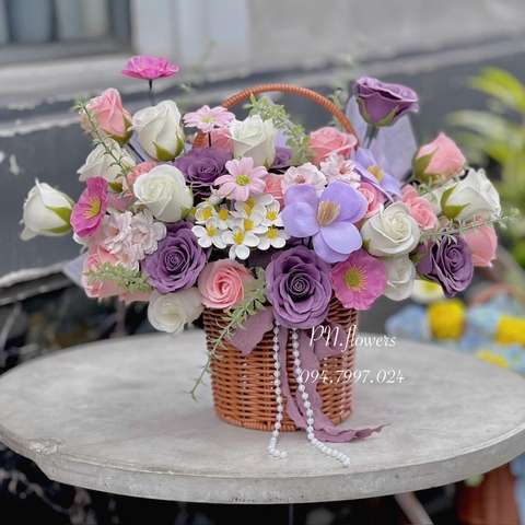 Giỏ Hoa Sáp Thơm 50 Bông Mix Tone Tím